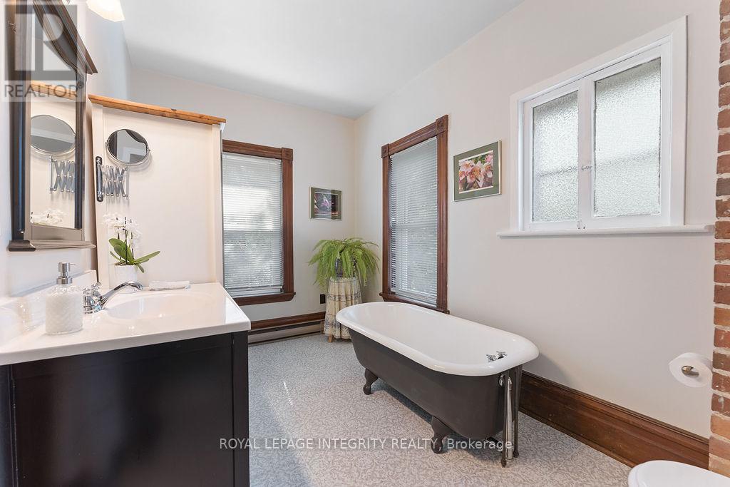 72 LAKESHORE DRIVE - 21