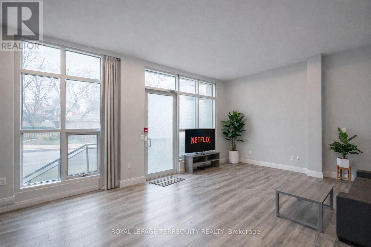 #F106 275 LARCH STREET - 5