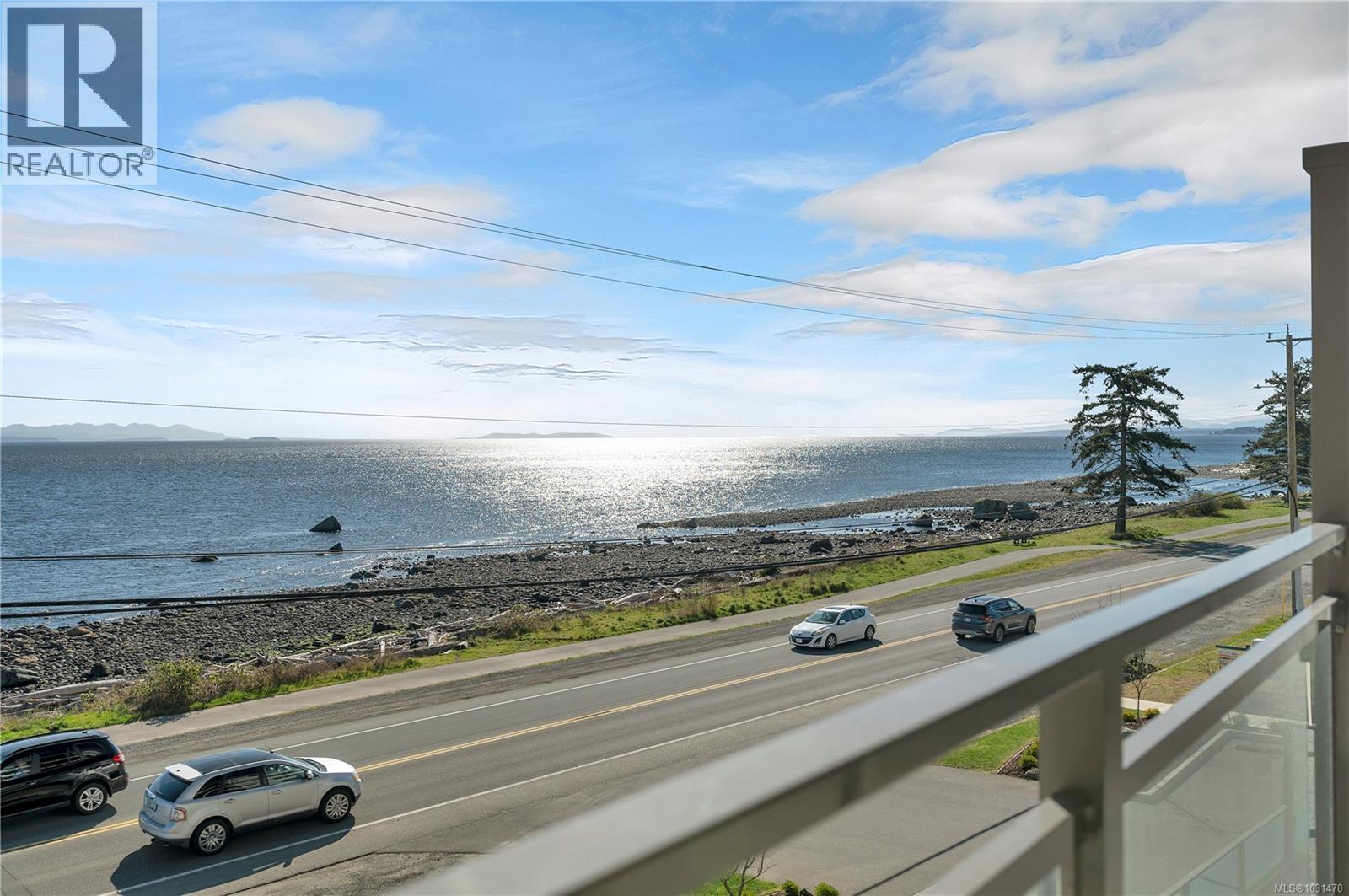 #304 536 Island Hwy S - 1
