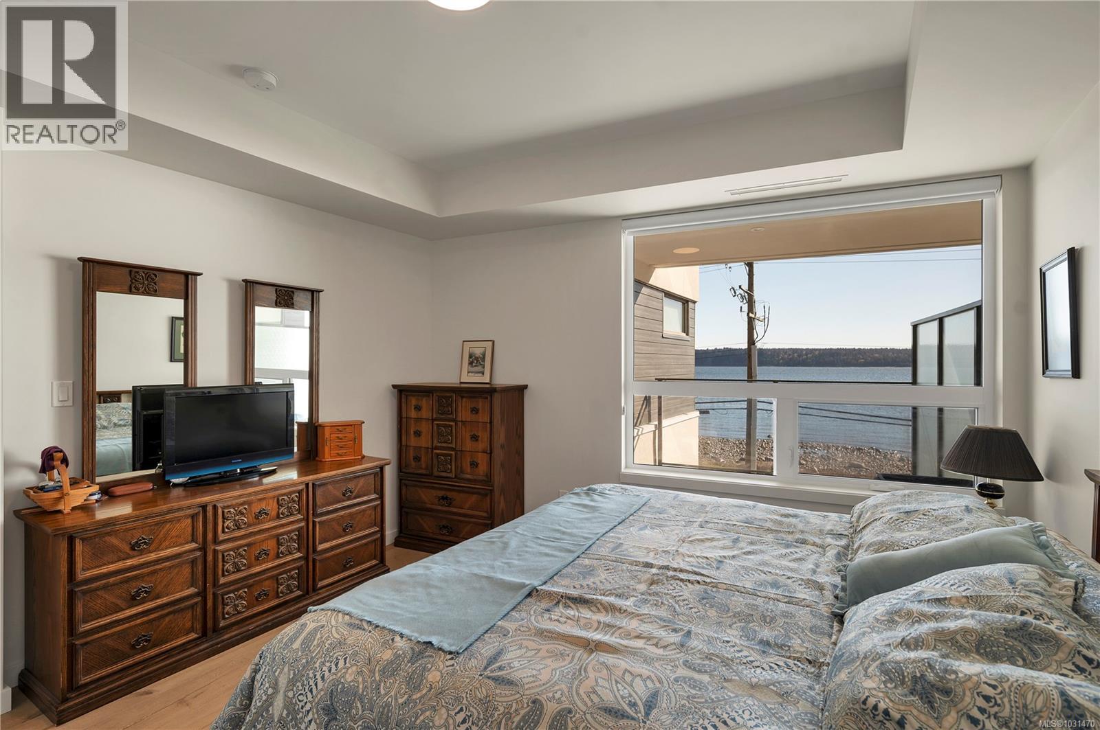 #304 536 Island Hwy S - 13