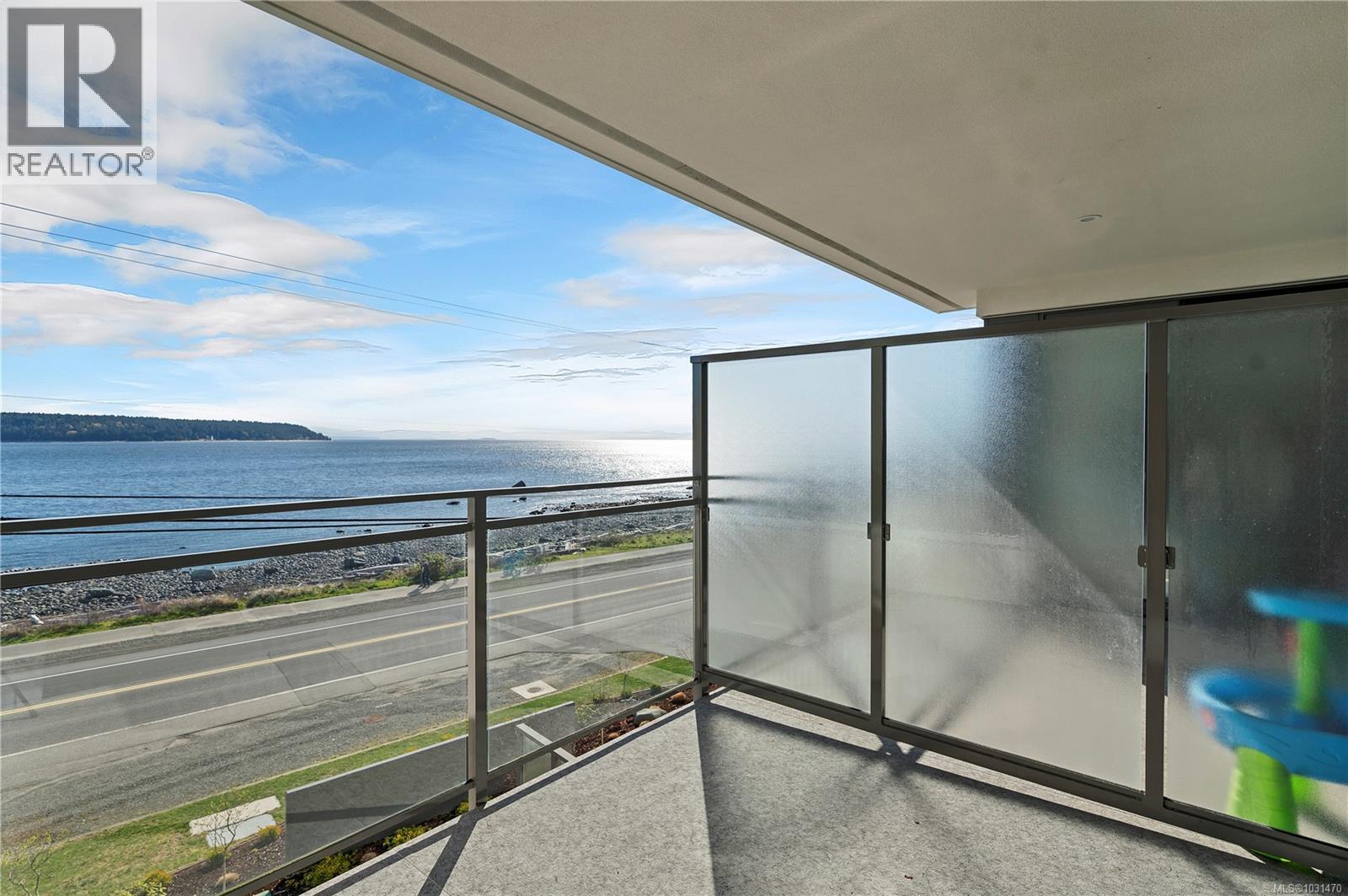 #304 536 Island Hwy S - 18