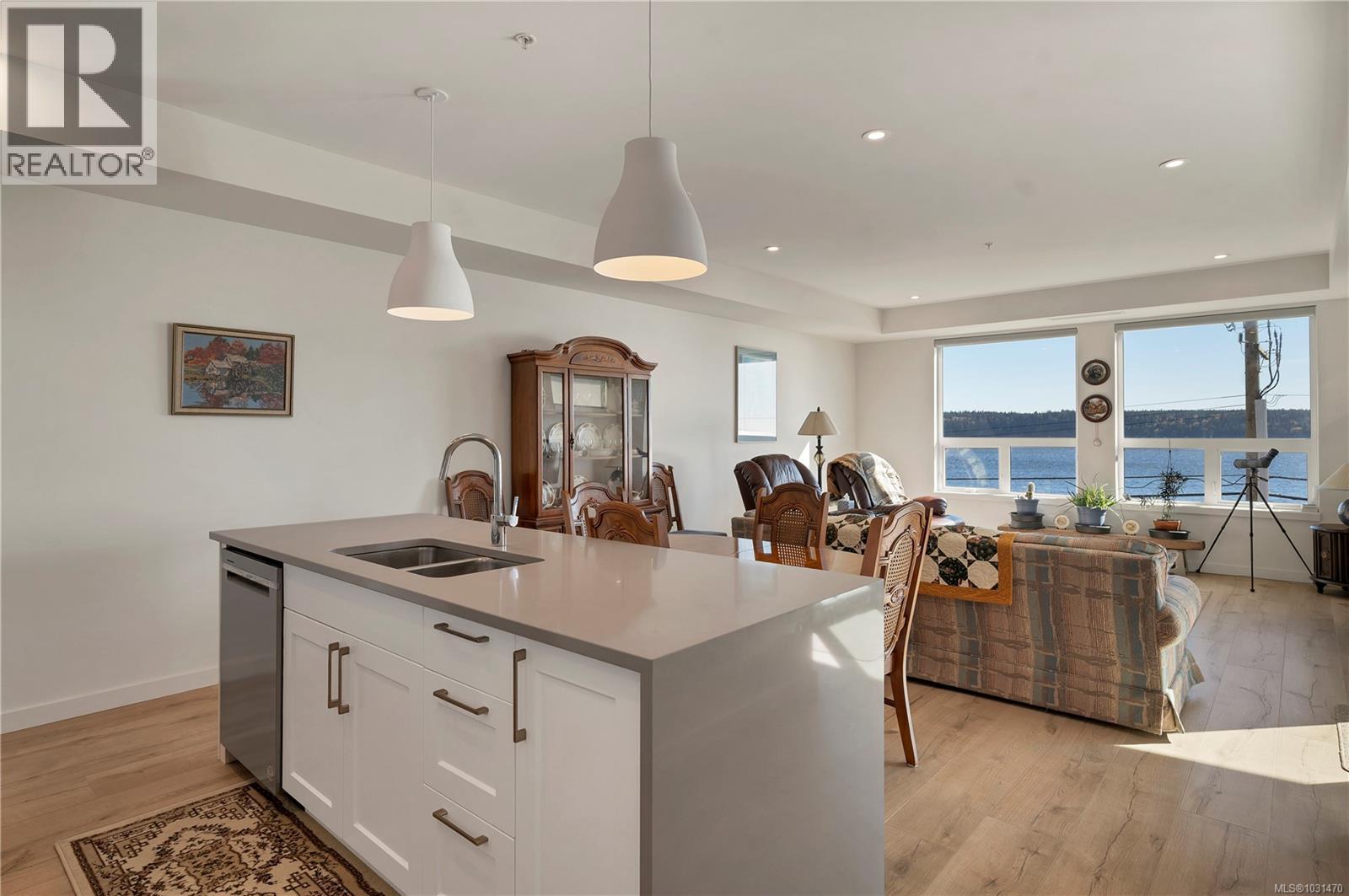 304 536 Island Hwy S, Campbell River