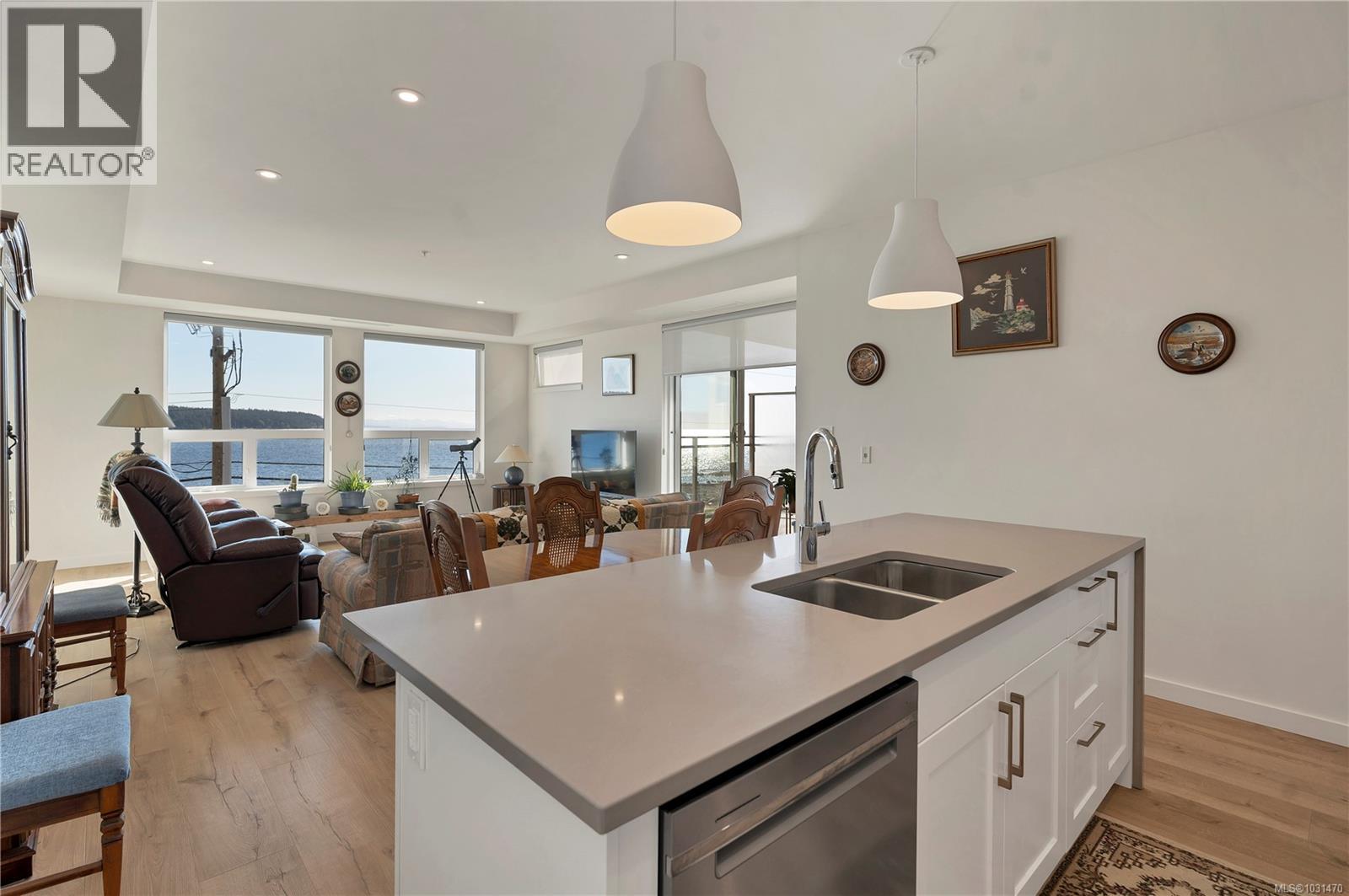 304 536 Island Hwy S, Campbell River