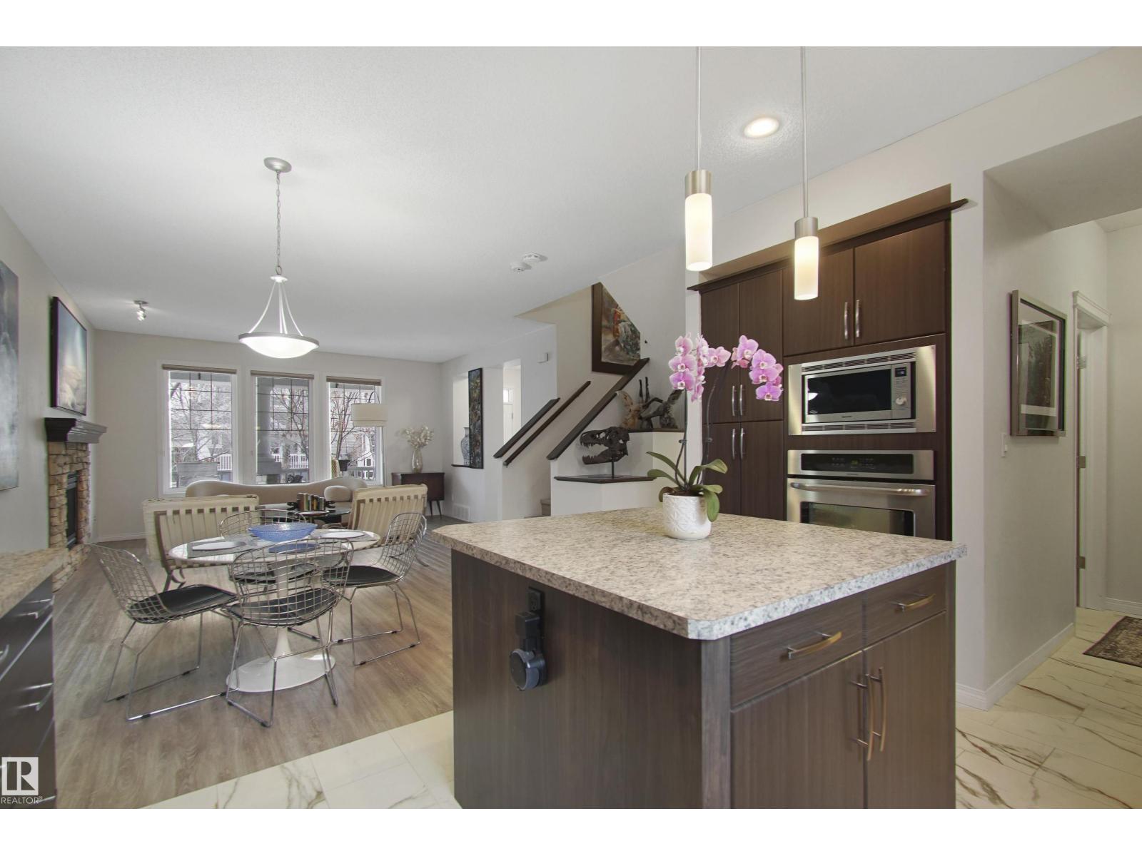 2028 74 ST SW, Edmonton