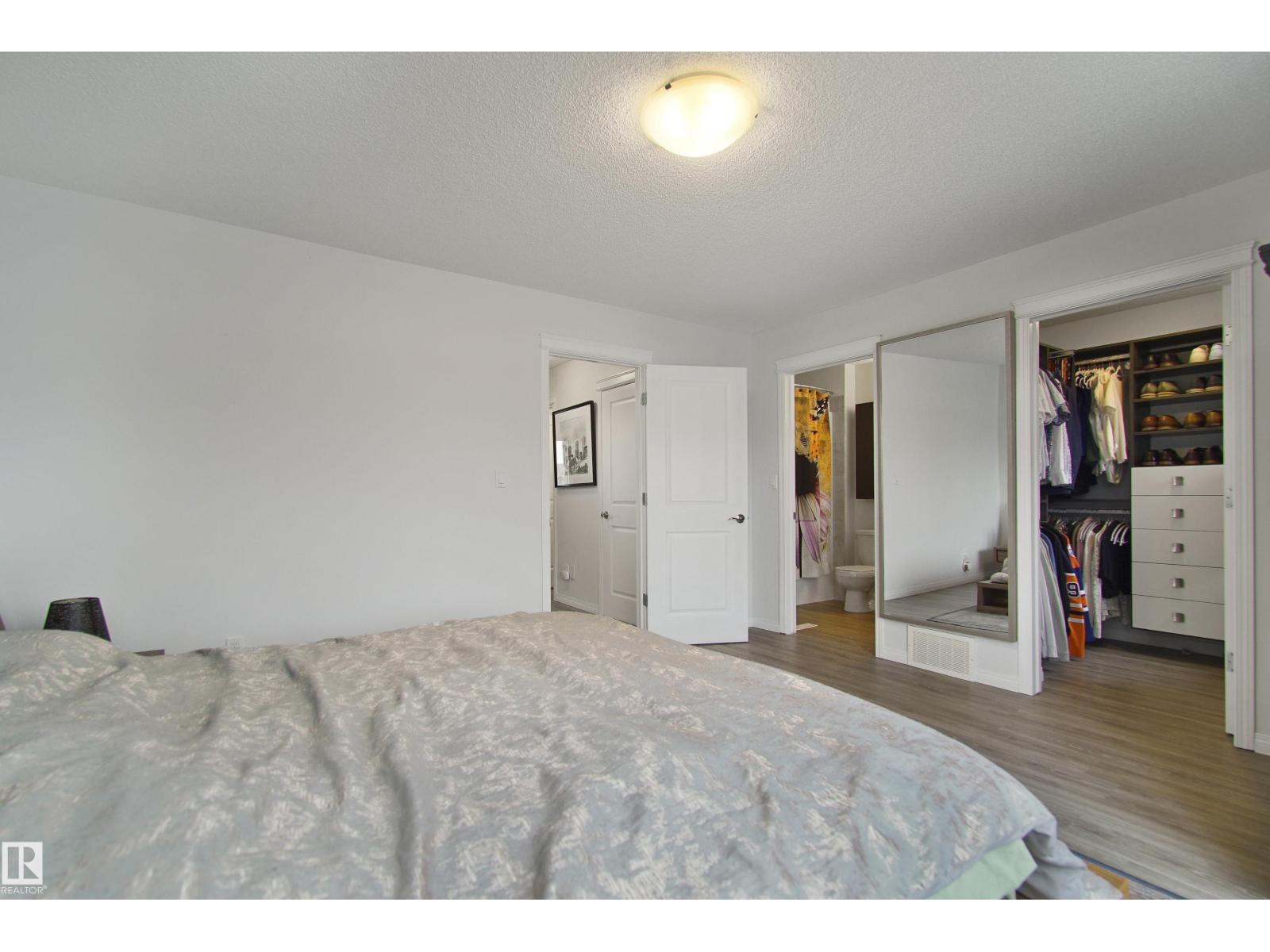 2028 74 ST SW, Edmonton