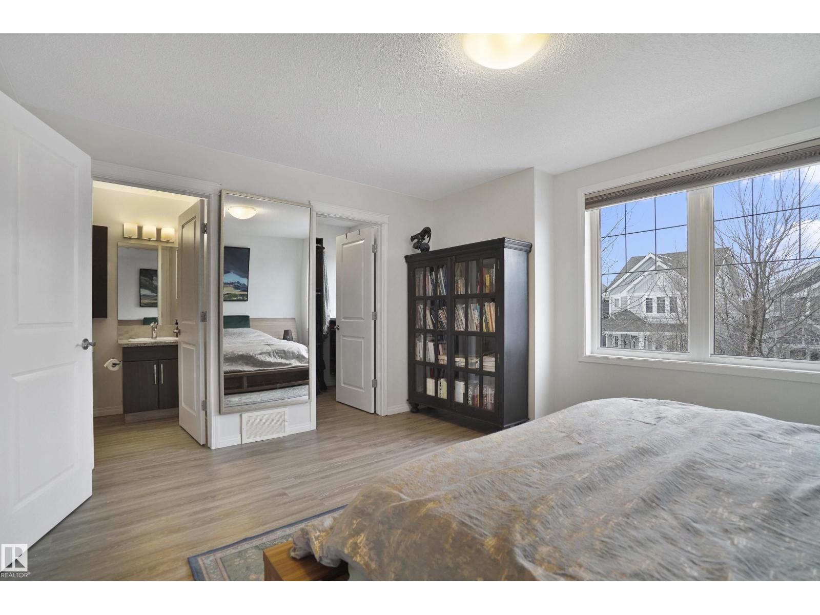 2028 74 ST SW, Edmonton