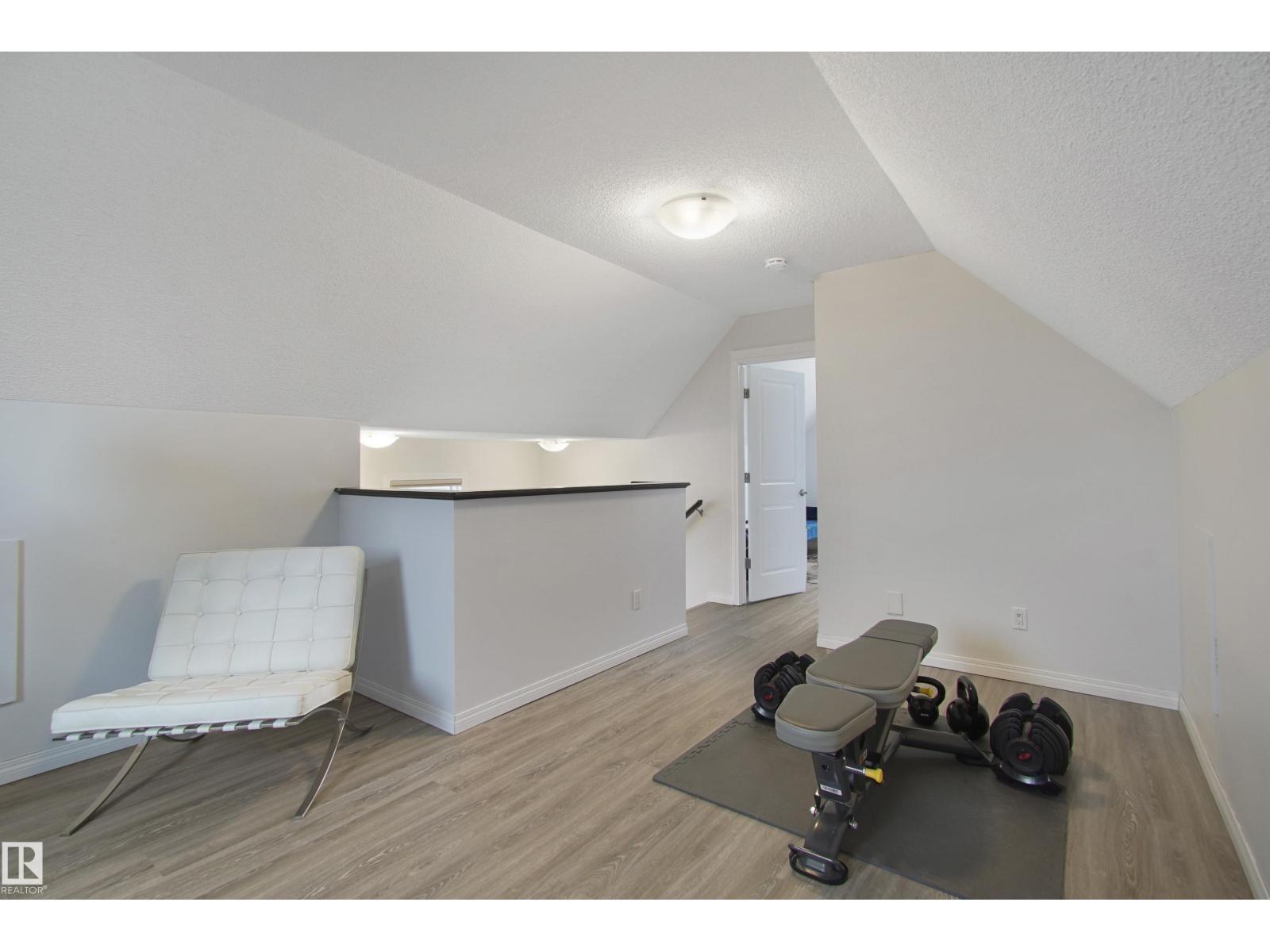 2028 74 ST SW, Edmonton