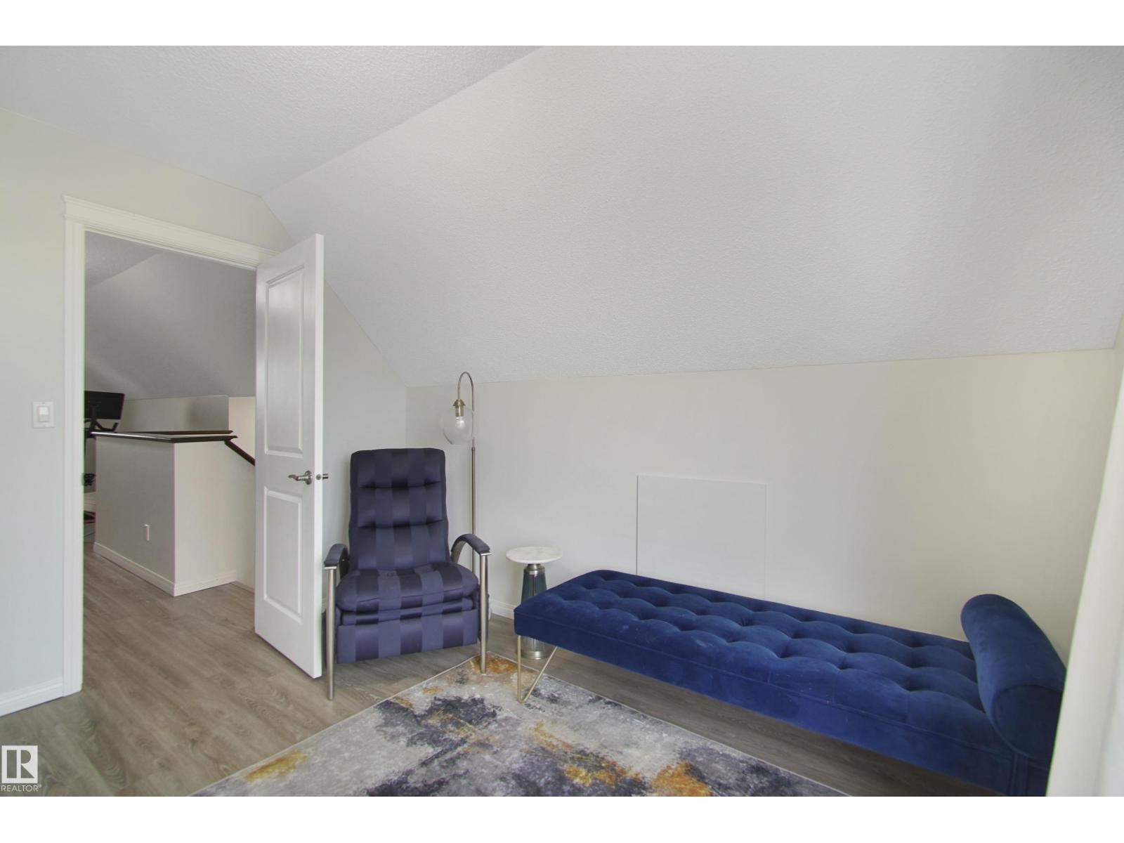 2028 74 ST SW, Edmonton