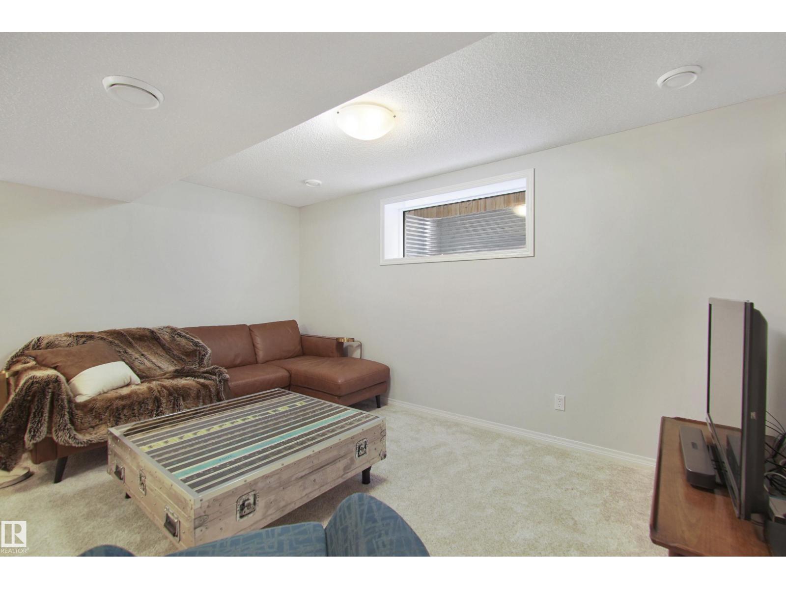 2028 74 ST SW, Edmonton