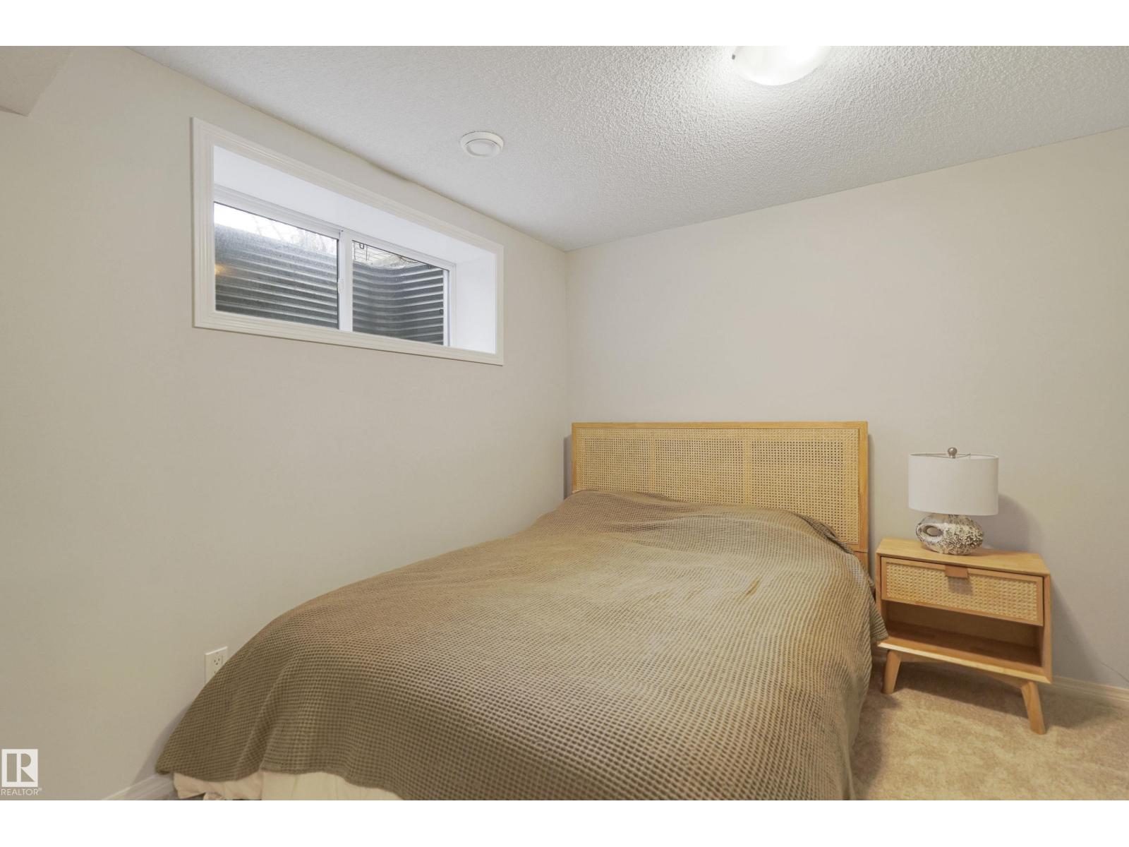 2028 74 ST SW, Edmonton