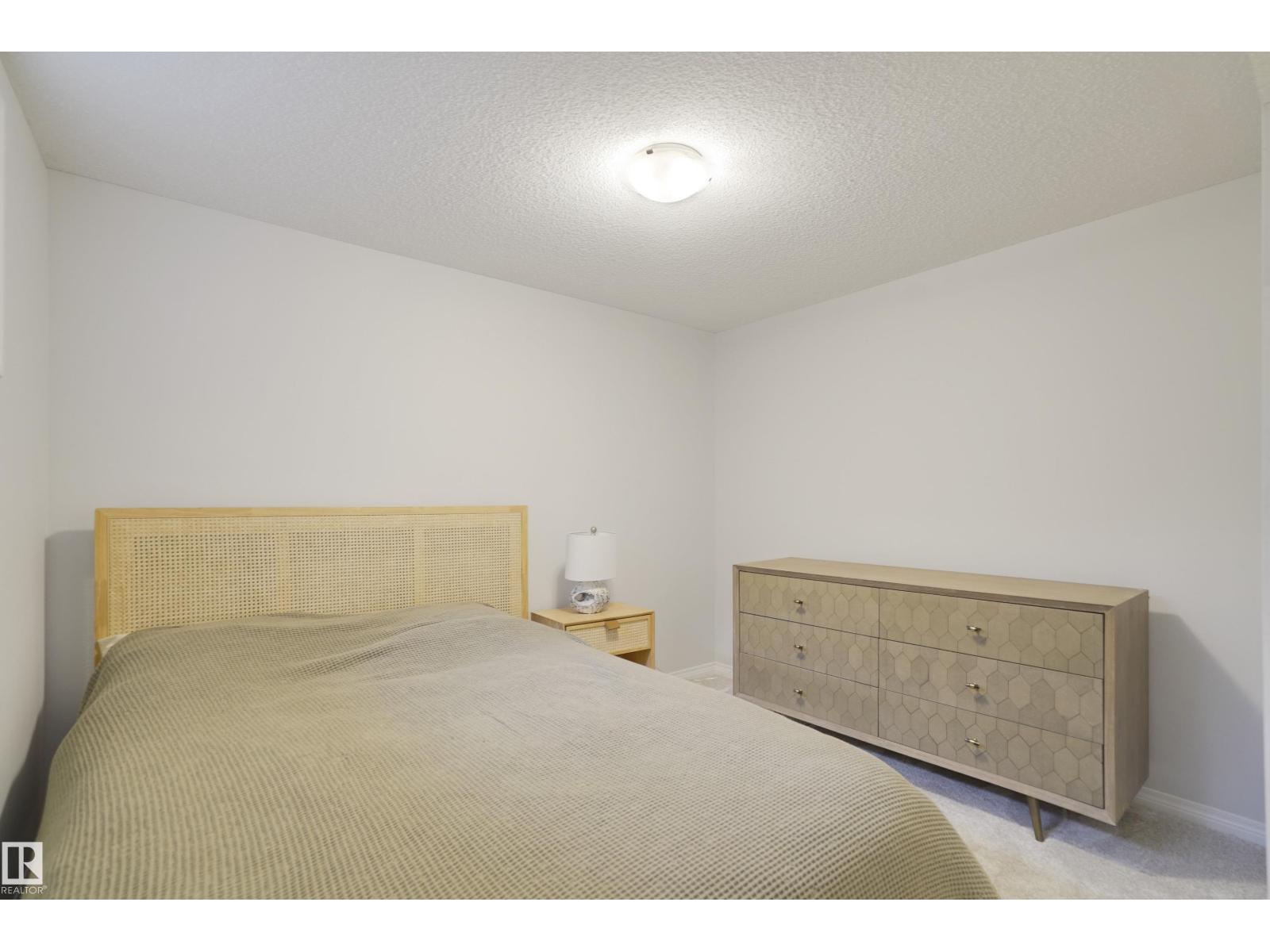 2028 74 ST SW, Edmonton