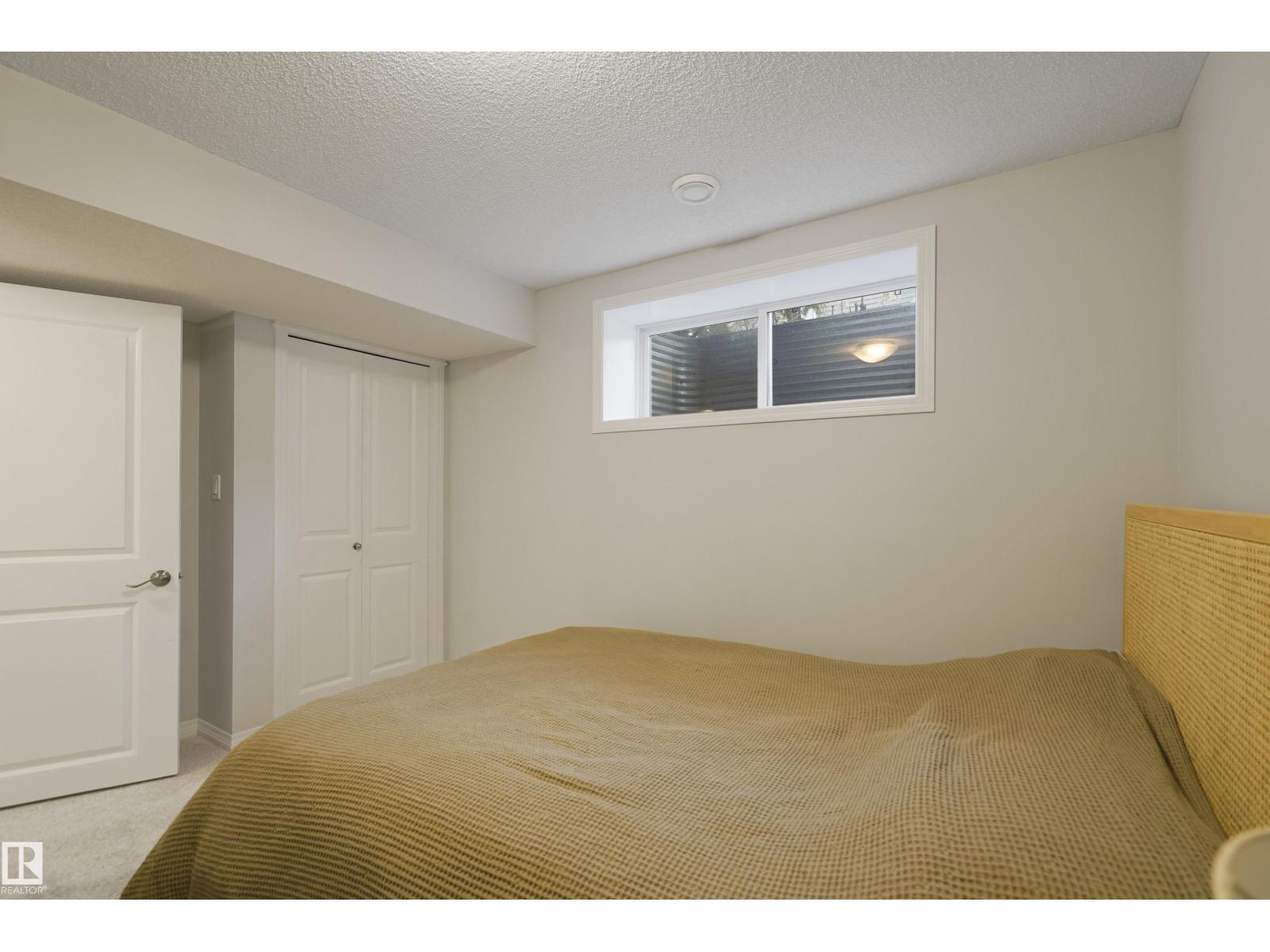 2028 74 ST SW, Edmonton