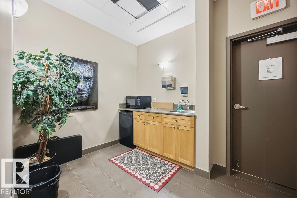 #217 160 MAGRATH RD NW - 26