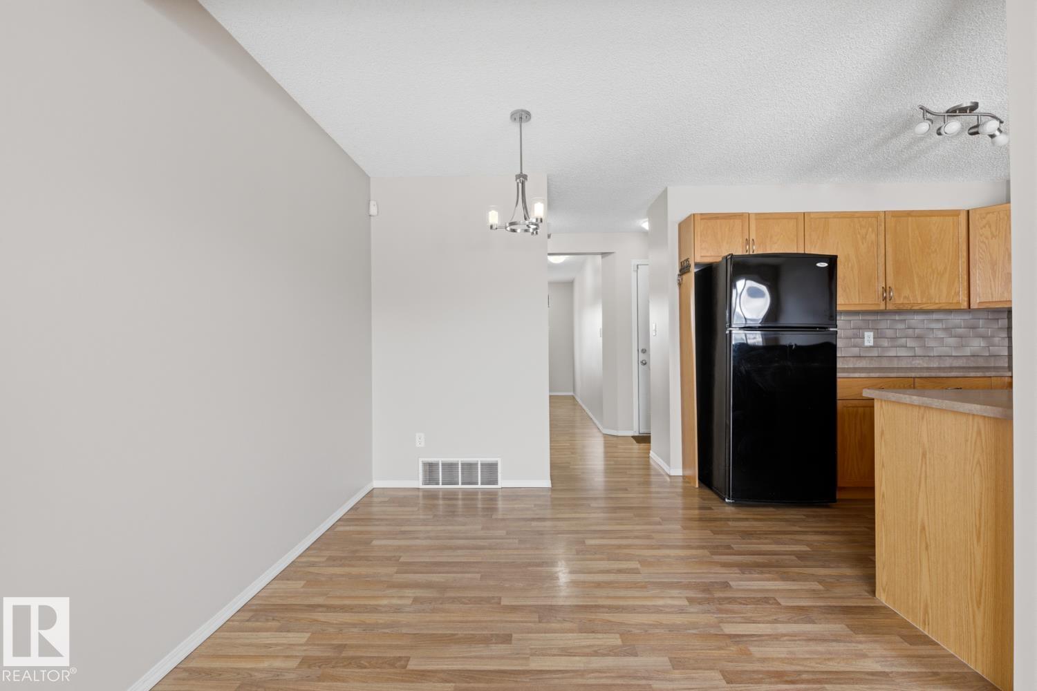 5913 164 AV NW, Edmonton