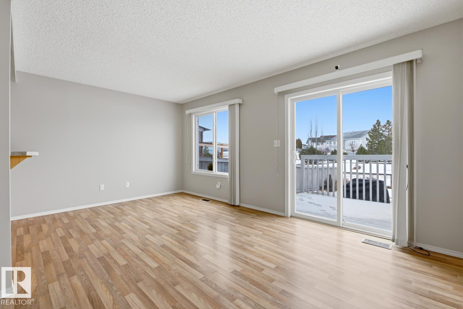 5913 164 AV NW, Edmonton