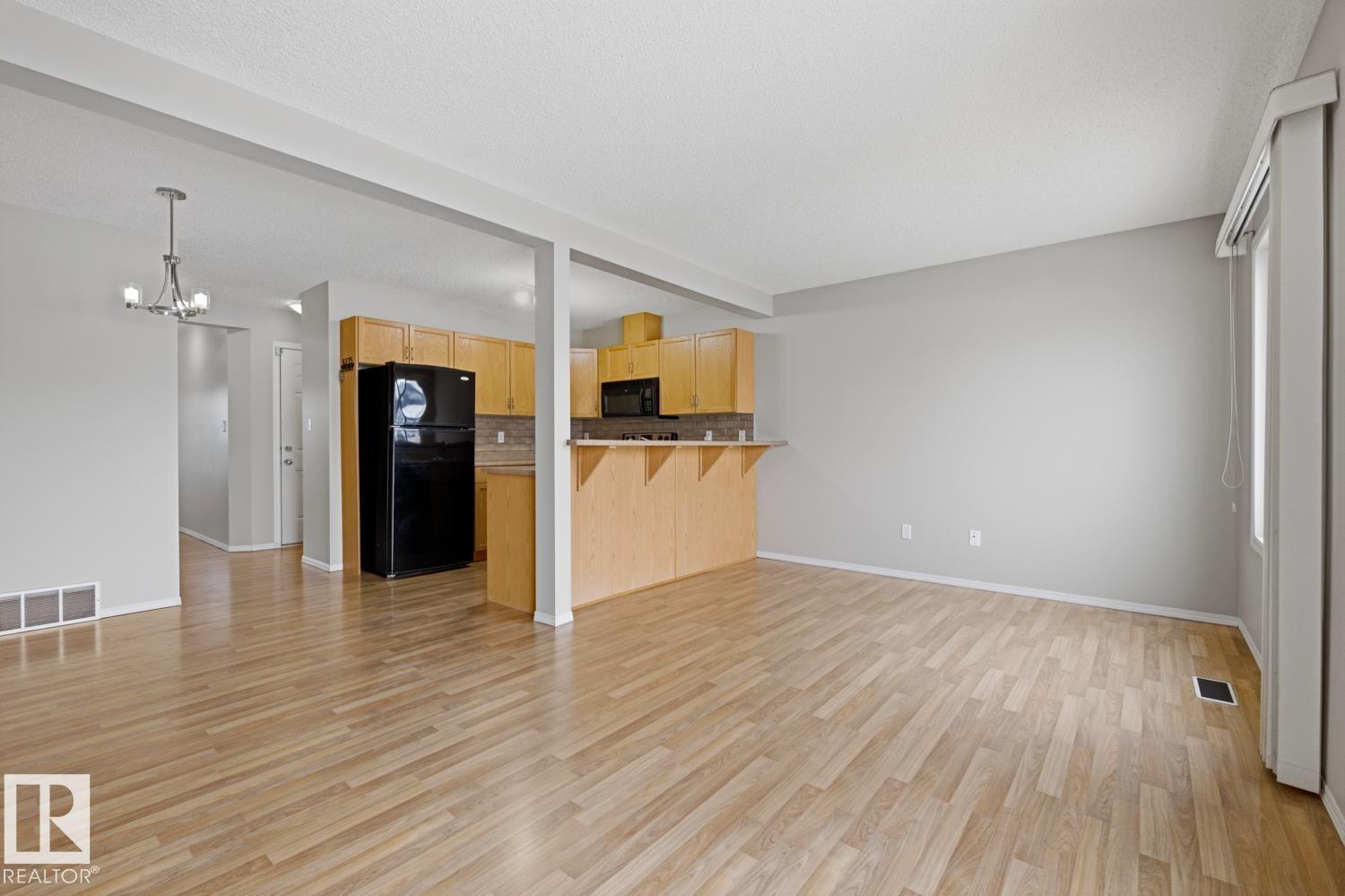5913 164 AV NW, Edmonton