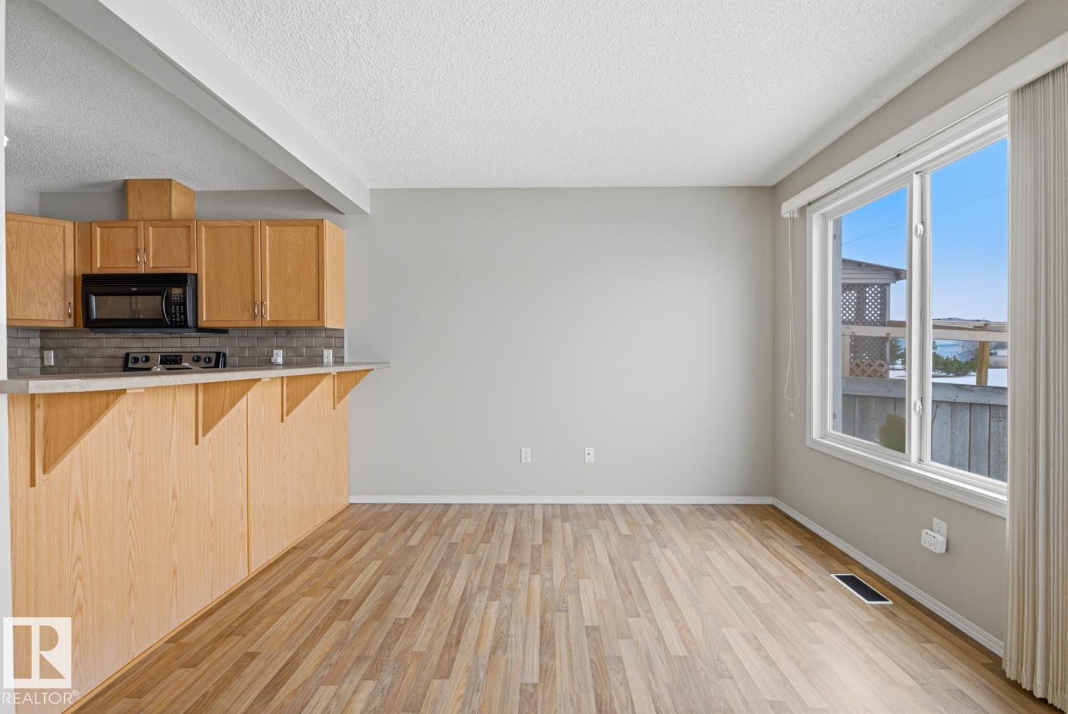 5913 164 AV NW, Edmonton