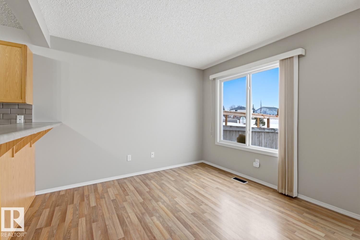 5913 164 AV NW, Edmonton