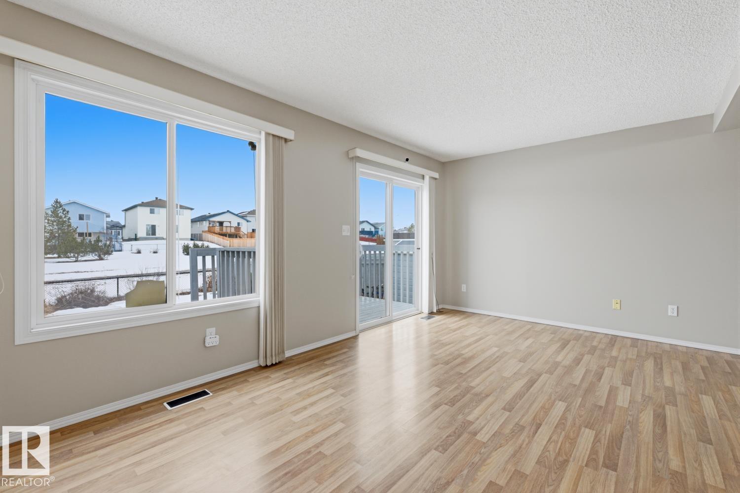 5913 164 AV NW, Edmonton