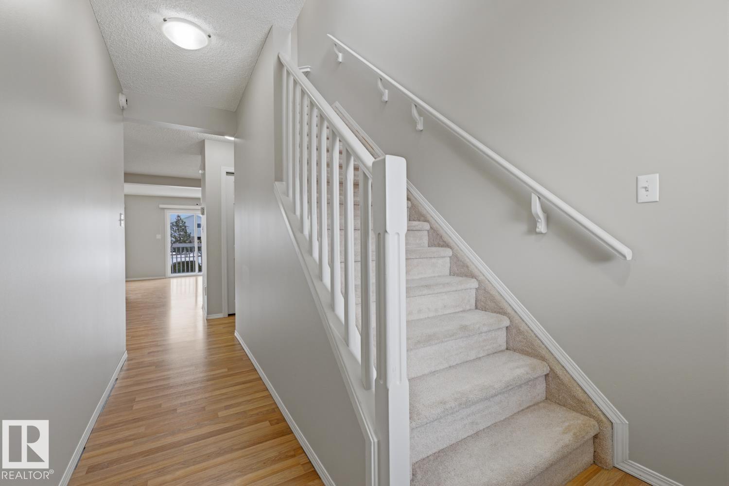 5913 164 AV NW, Edmonton