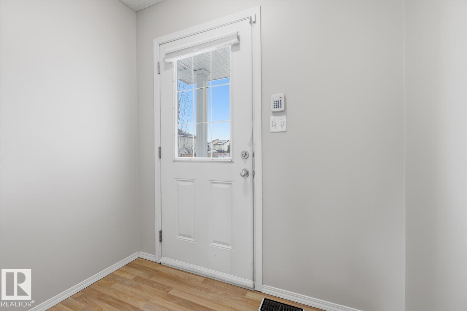 5913 164 AV NW, Edmonton