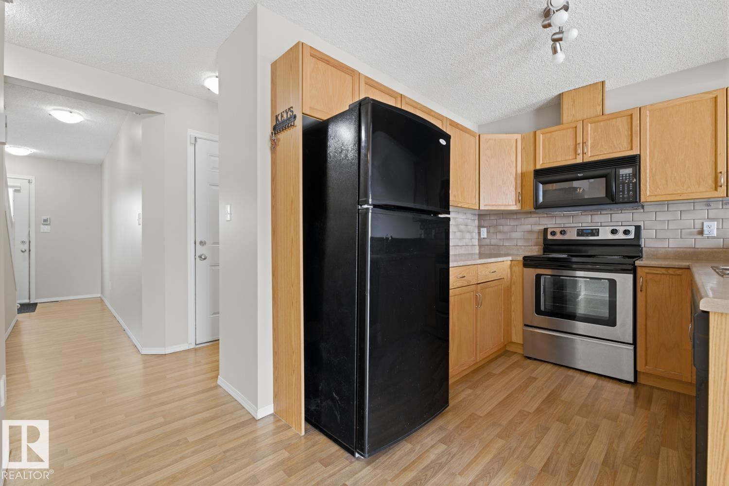 5913 164 AV NW, Edmonton