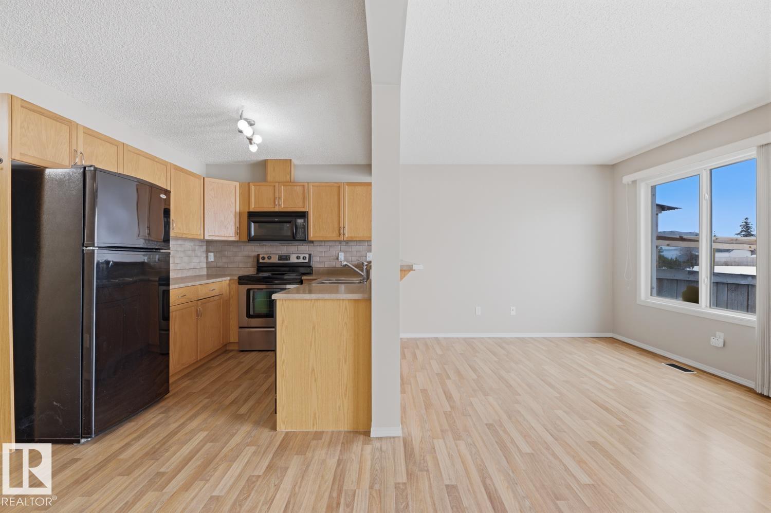 5913 164 AV NW, Edmonton