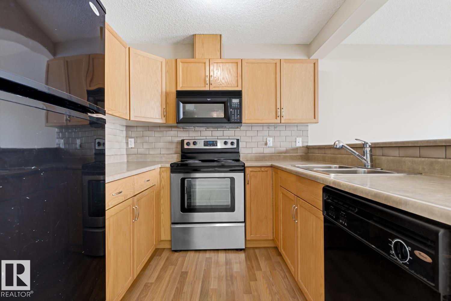 5913 164 AV NW, Edmonton