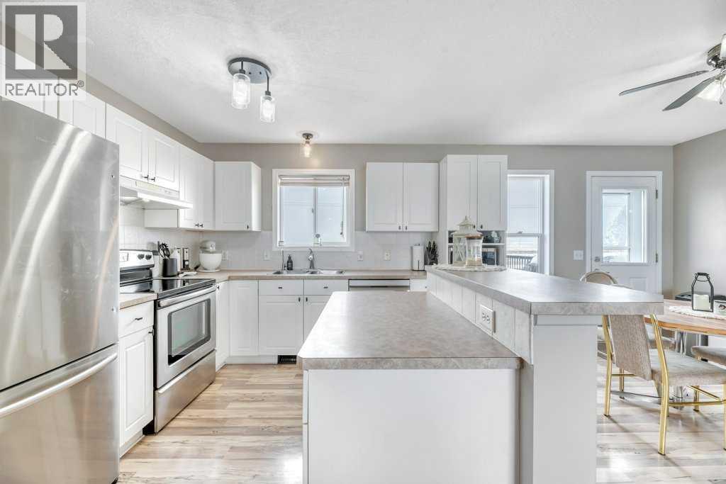 
          1905 Strathcona Terrace
            <br/>
            <span>Strathmore</span>
            , 
            <span>AB</span>
             <span>T1P1S1</span>
         - Photo 17