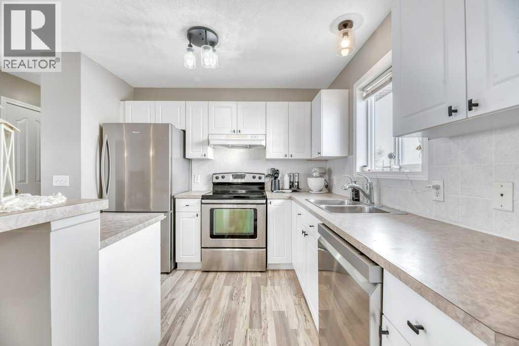 
          1905 Strathcona Terrace
            <br/>
            <span>Strathmore</span>
            , 
            <span>AB</span>
             <span>T1P1S1</span>
         - Photo 15