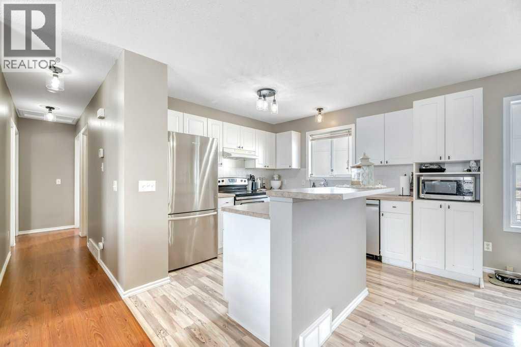 
          1905 Strathcona Terrace
            <br/>
            <span>Strathmore</span>
            , 
            <span>AB</span>
             <span>T1P1S1</span>
         - Photo 14