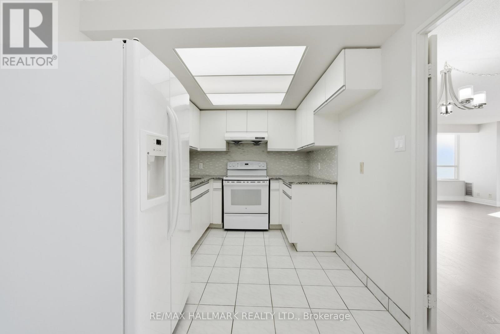 #2002 215 WYNFORD DRIVE - 14