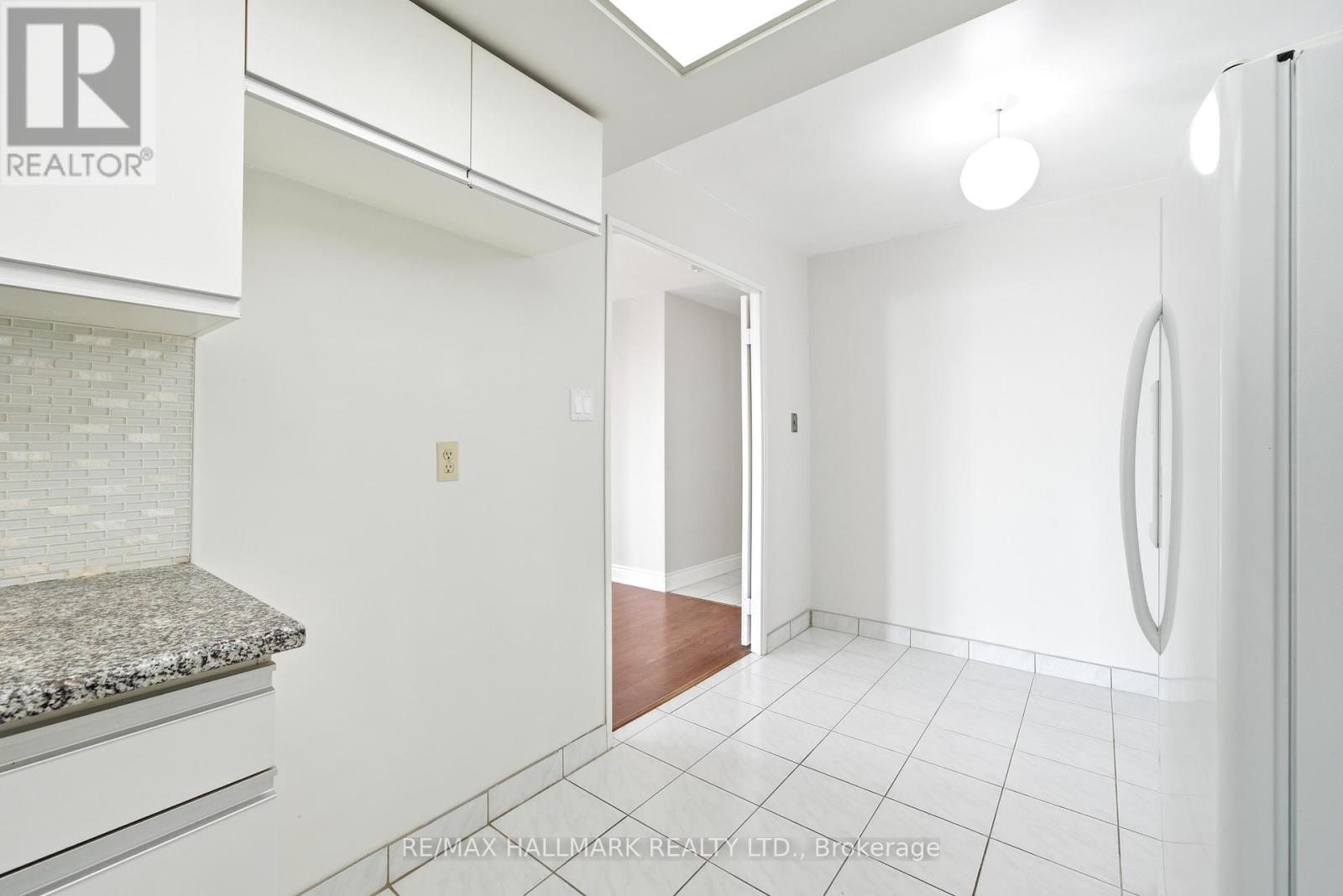 #2002 215 WYNFORD DRIVE - 15