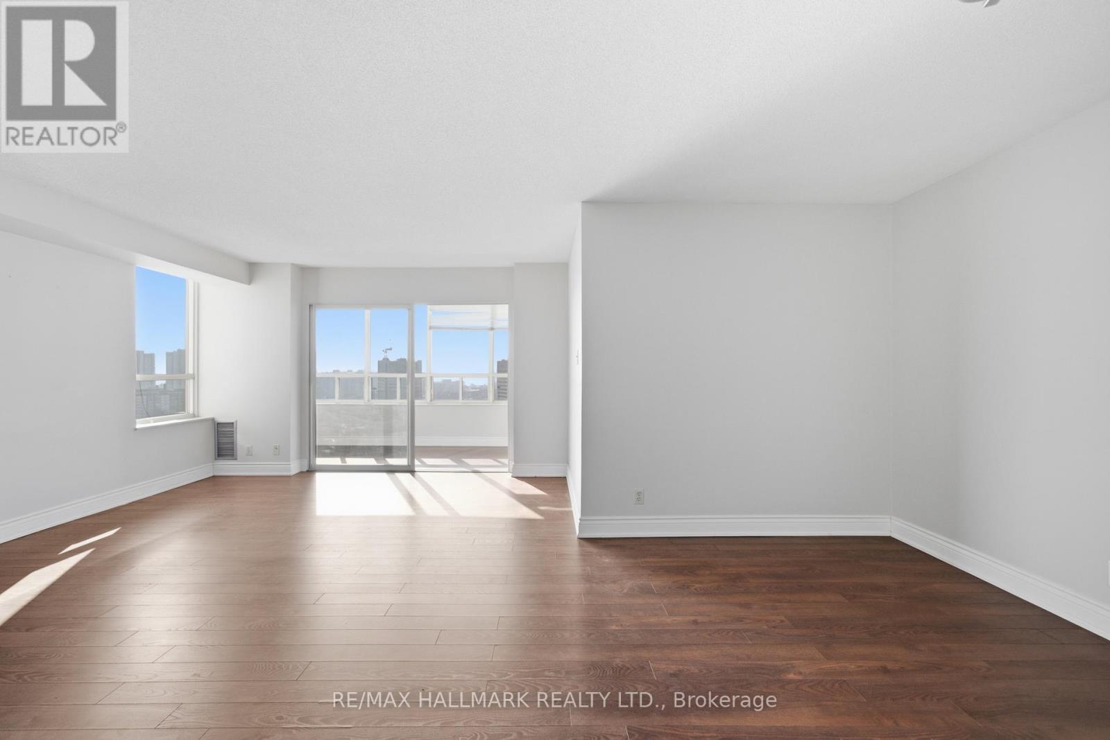 #2002 215 WYNFORD DRIVE - 16