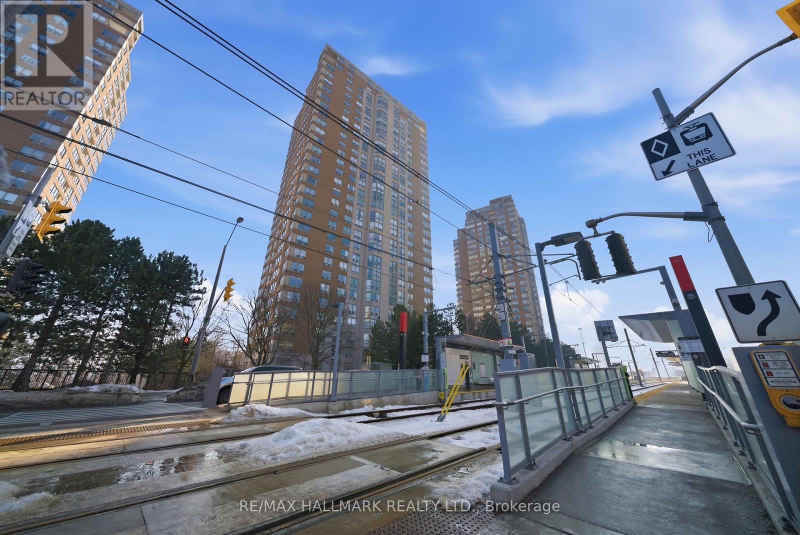 #2002 215 WYNFORD DRIVE - 2