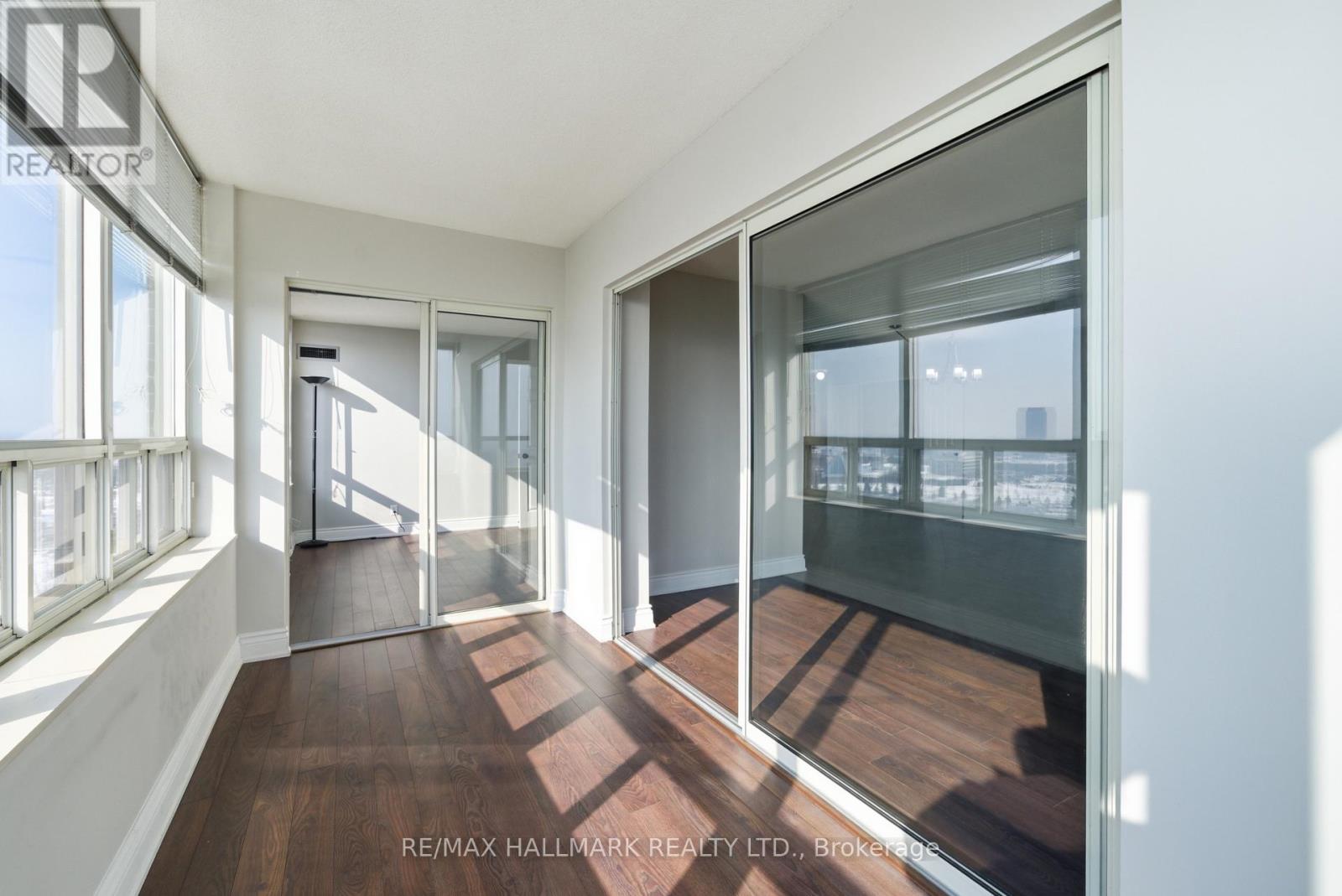 #2002 215 WYNFORD DRIVE - 22