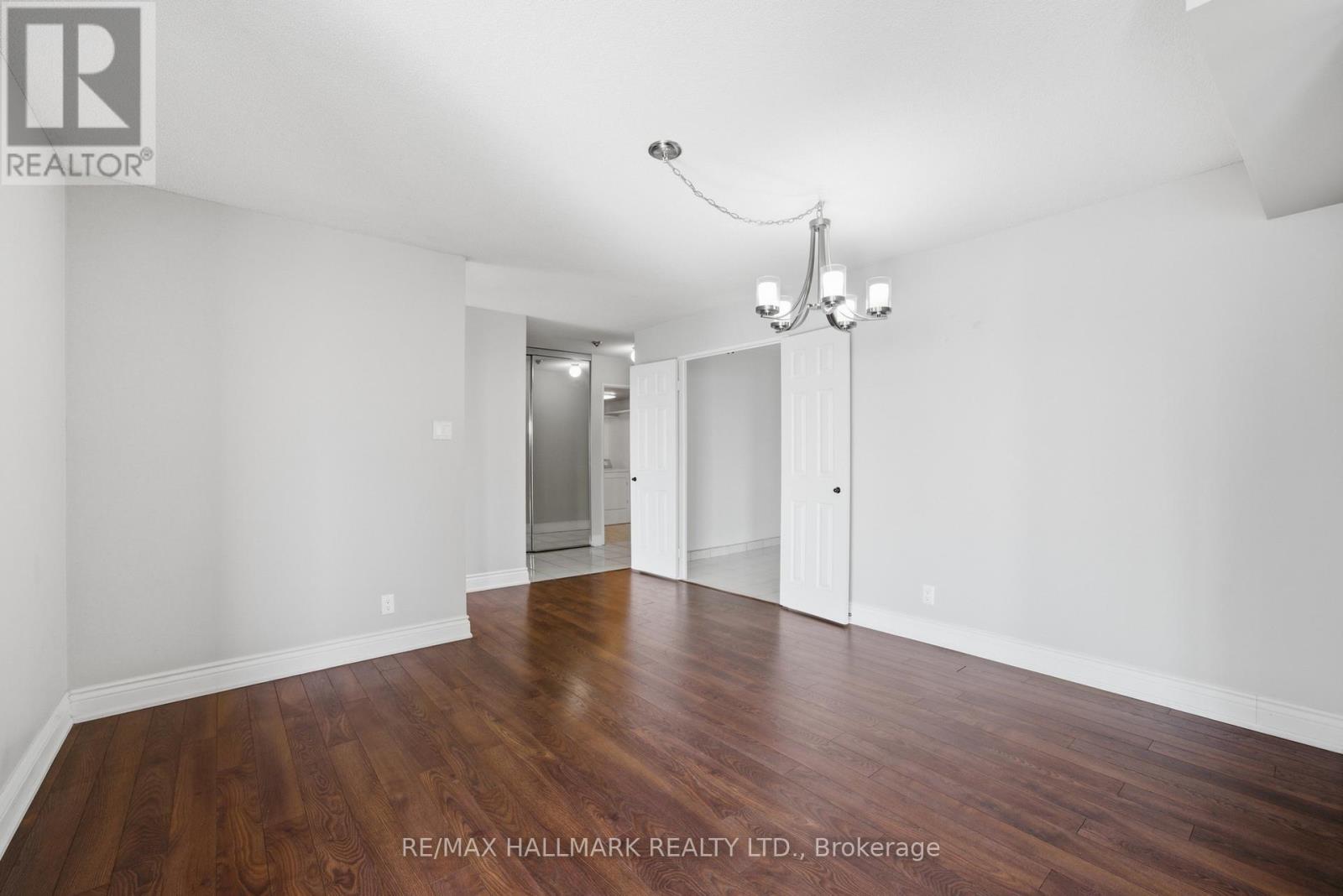 #2002 215 WYNFORD DRIVE - 28