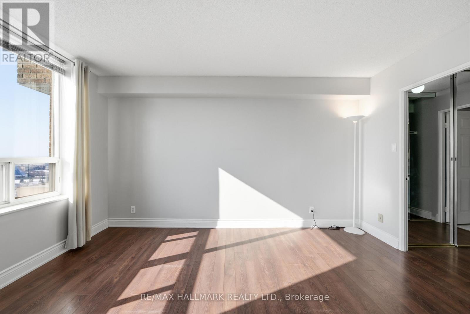 #2002 215 WYNFORD DRIVE - 29