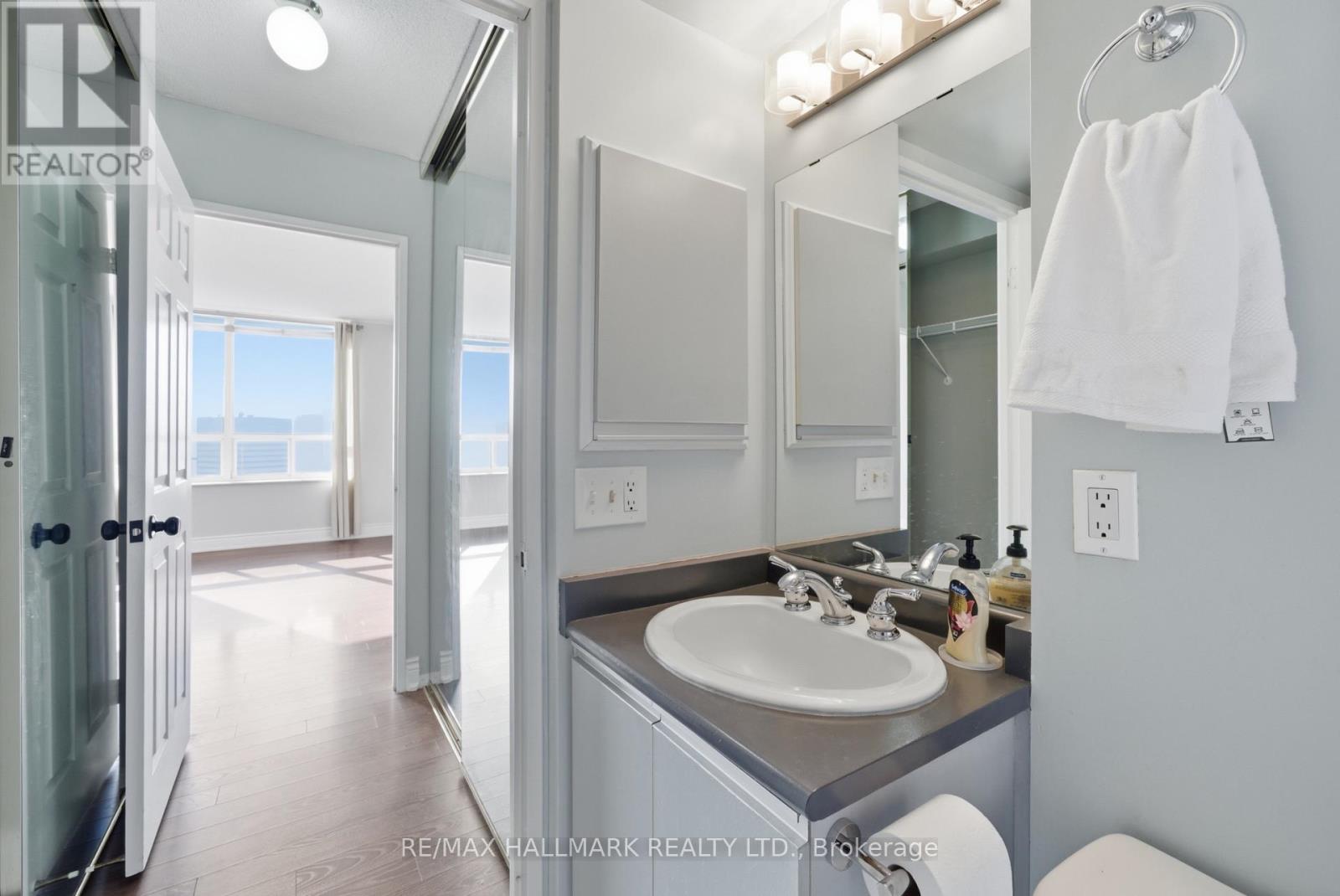 #2002 215 WYNFORD DRIVE - 31