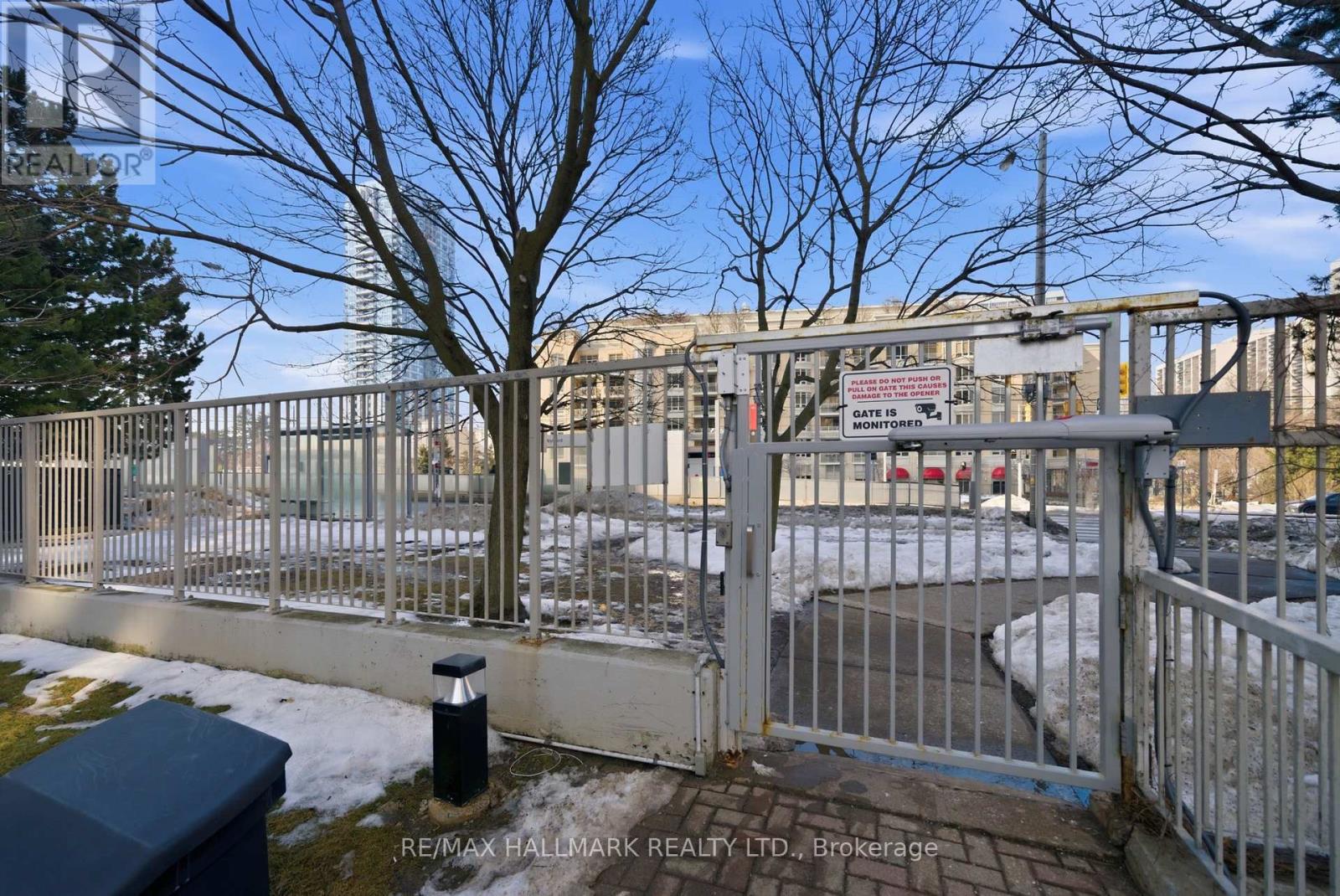 #2002 215 WYNFORD DRIVE - 35