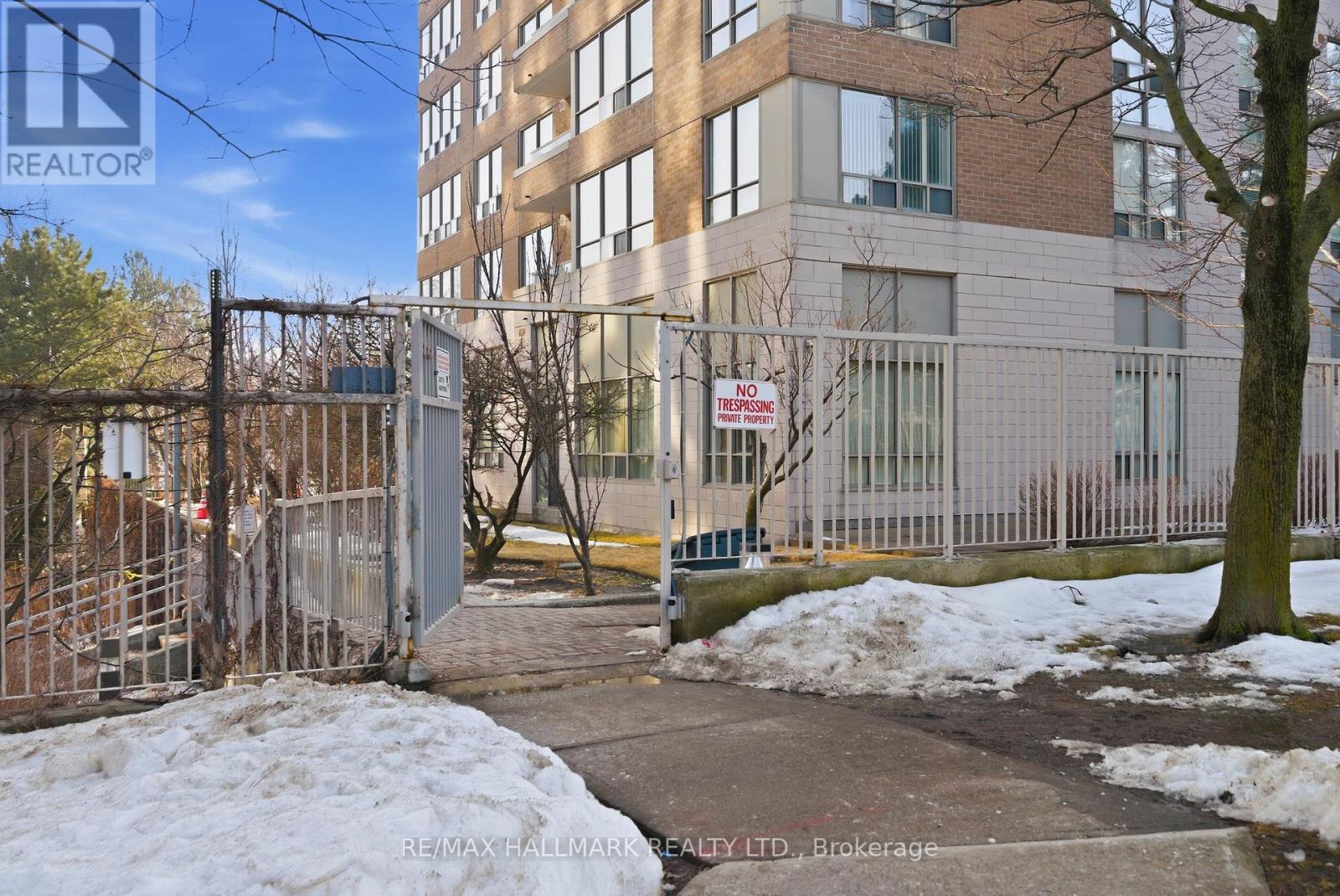 #2002 215 WYNFORD DRIVE - 36