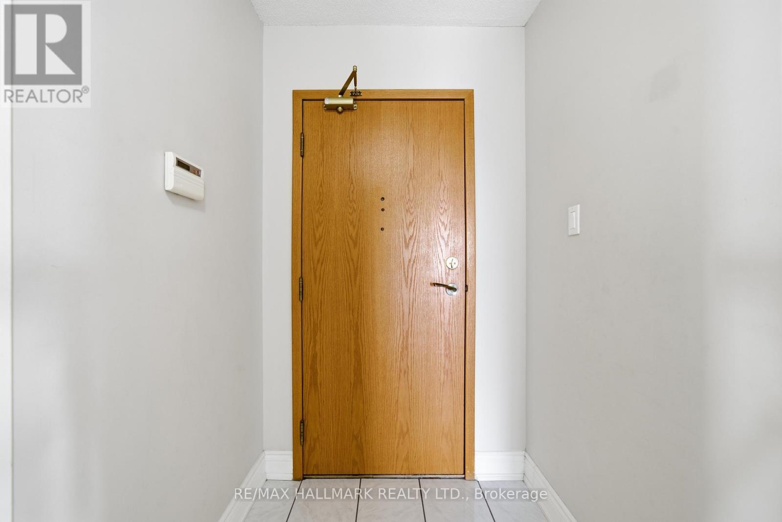 #2002 215 WYNFORD DRIVE - 7