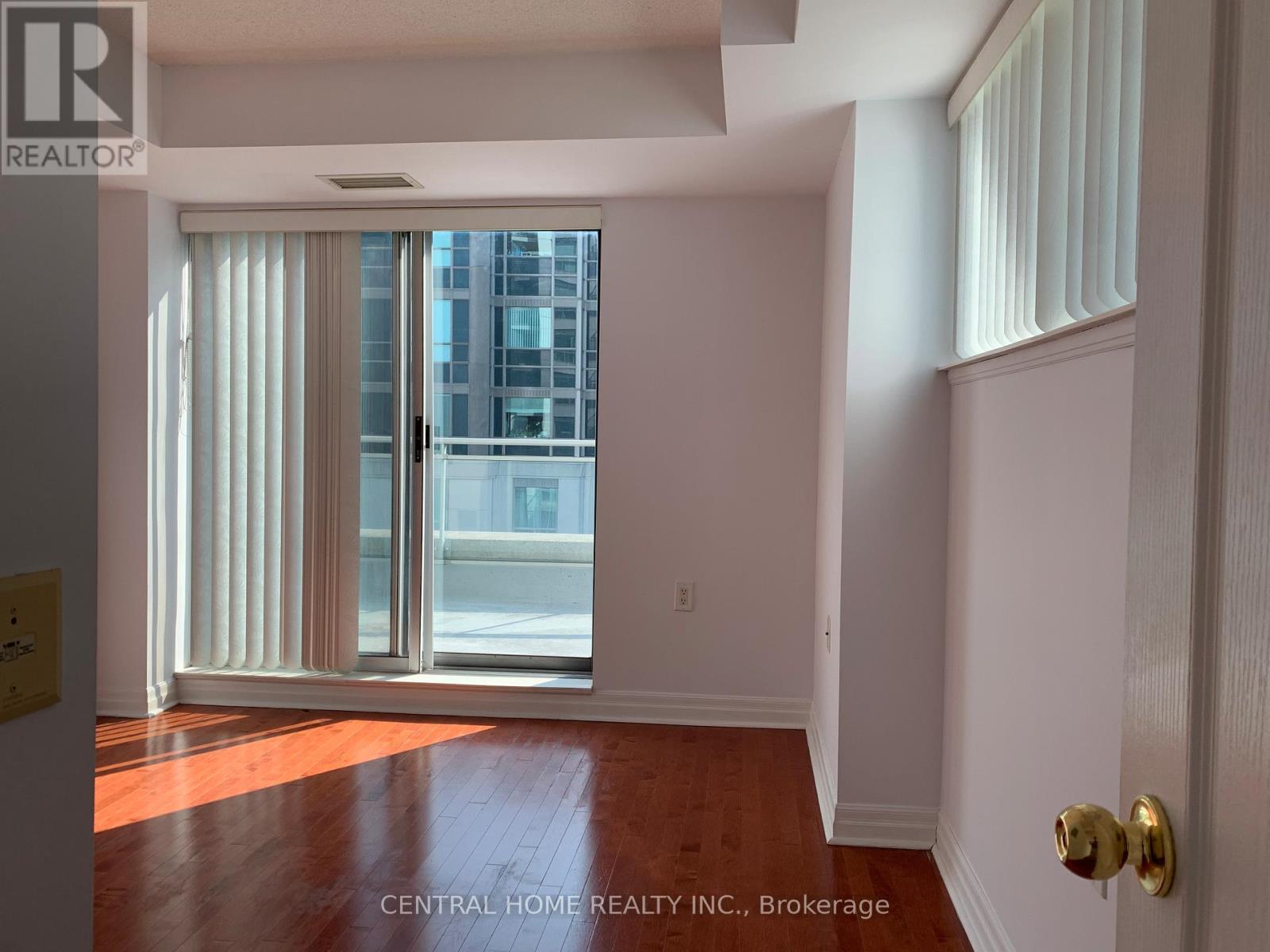 #2203 21 HILLCREST AVENUE - 4