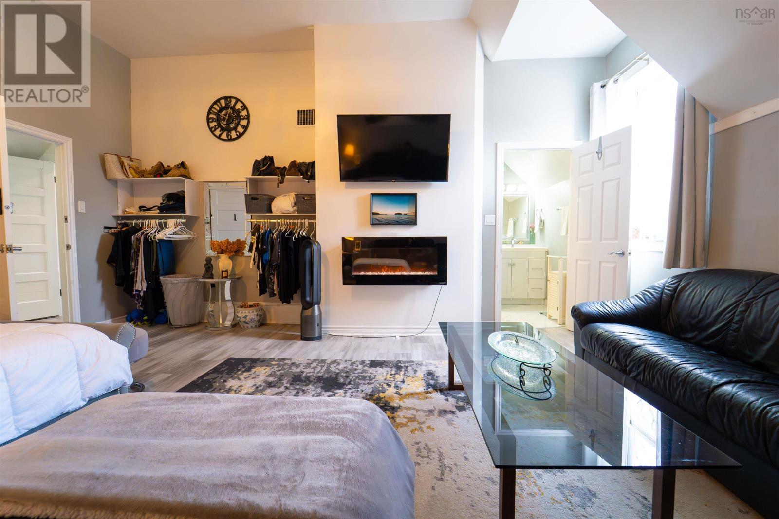 Property 31 of 48 of 33 Pleasant Street