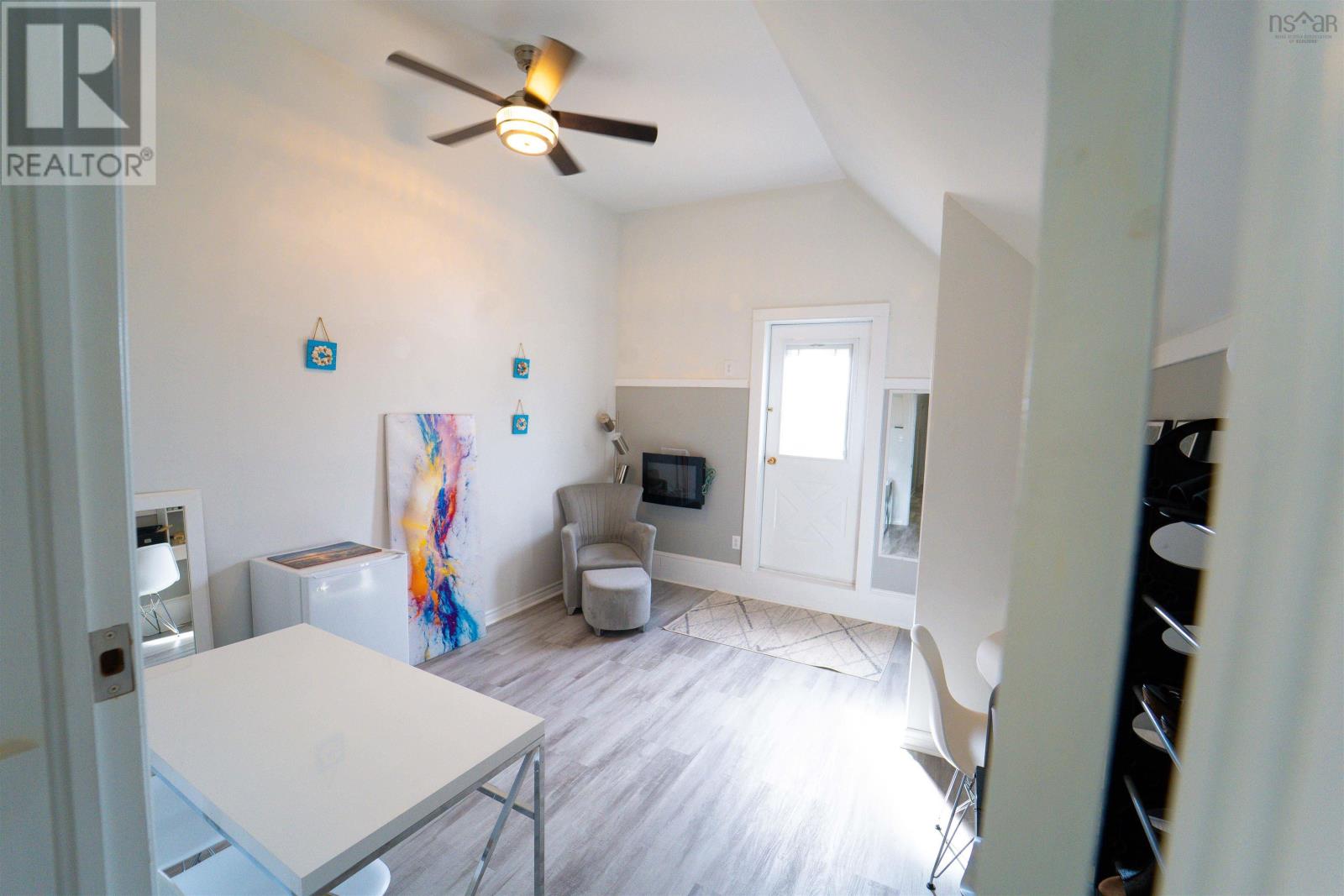 Property 36 of 48 of 33 Pleasant Street