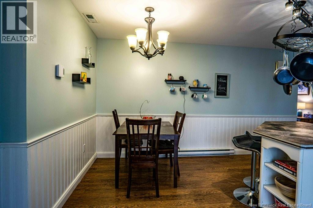 18 HILLSLEIGH COURT - 10