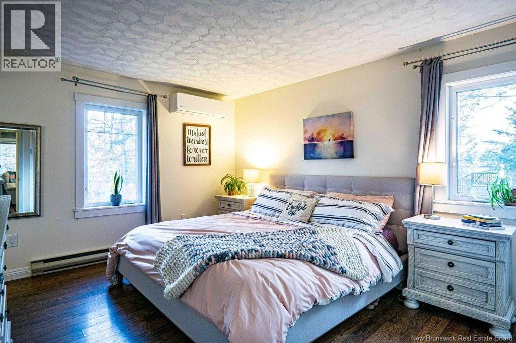18 HILLSLEIGH COURT - 18