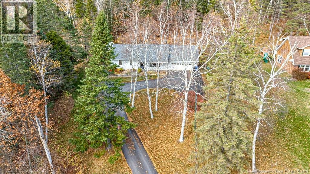 18 HILLSLEIGH COURT - 45