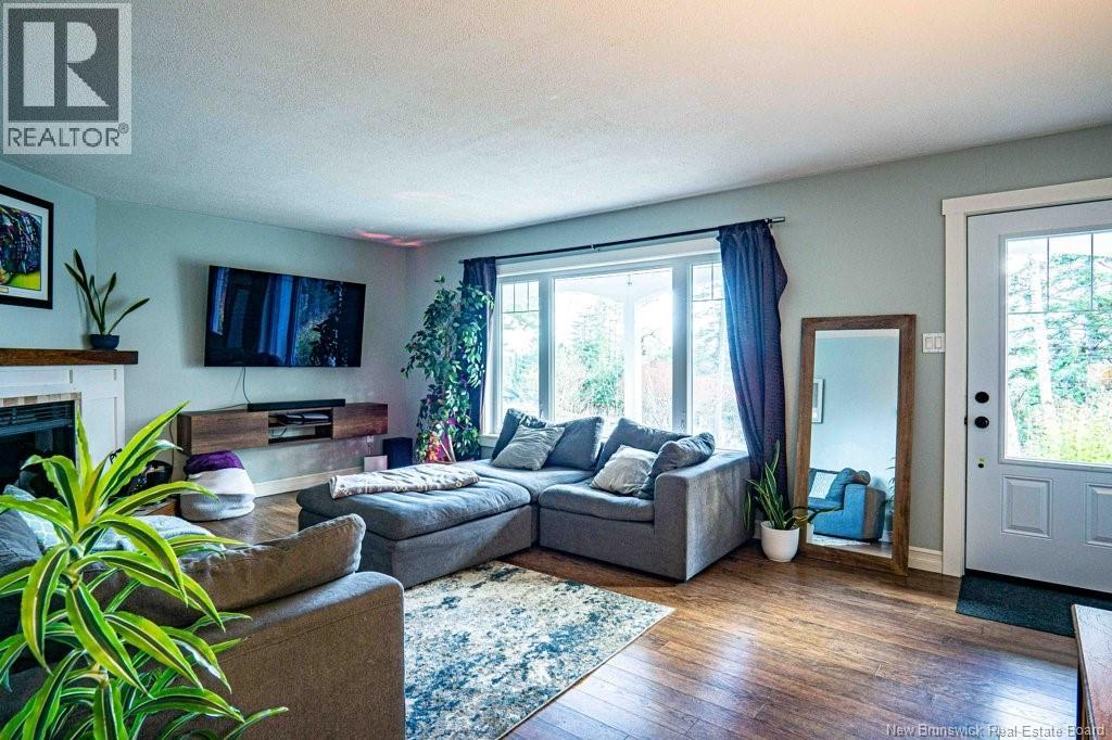 18 HILLSLEIGH COURT - 5