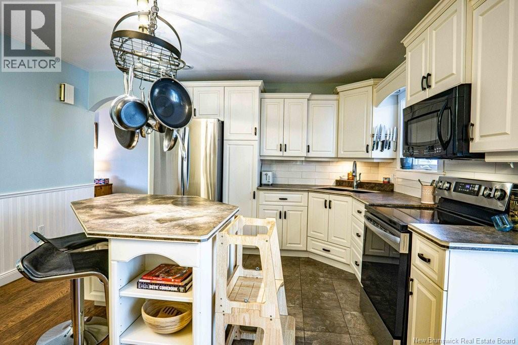 18 HILLSLEIGH COURT - 9
